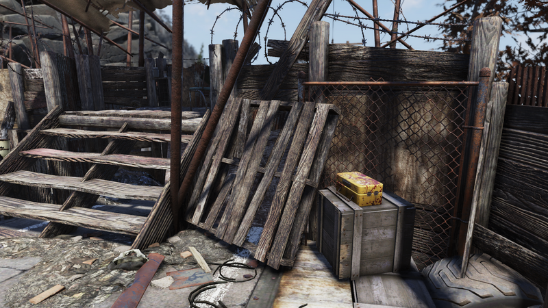 Fichier:F76 Camp nord des Impitoyables - Boîte de drogues.png