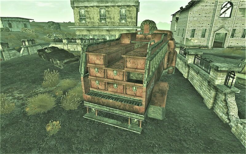 Fichier:FNV cour caserne Searchlight1.jpg