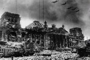 Le Reichstag après la chute de Berlin (1945)