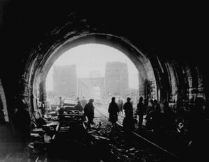 FO1 tunnel et pont Ludendorff Troupes americaines 1945.jpg