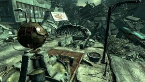 FO3 GNR Building Plaza 02.jpg