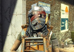 FO4 Casque à bandes des Disciples porté.jpg
