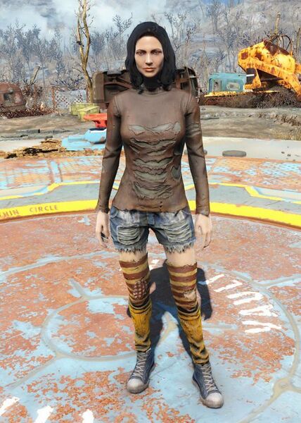 Fichier:FO4 Chaussettes et chemise déchirées féminin.jpg