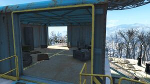FO4 Station satellite Olivia de l'USAF Abri sureleve.jpg