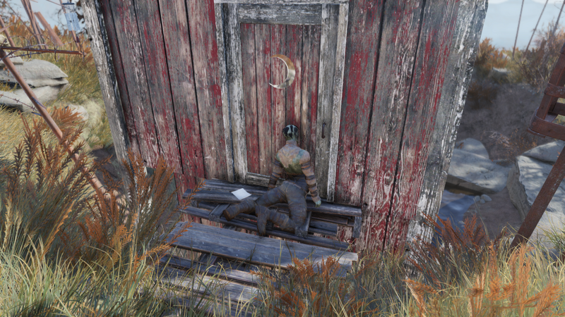 Fichier:FO76 Raider outhouse and moat (Raider note).png