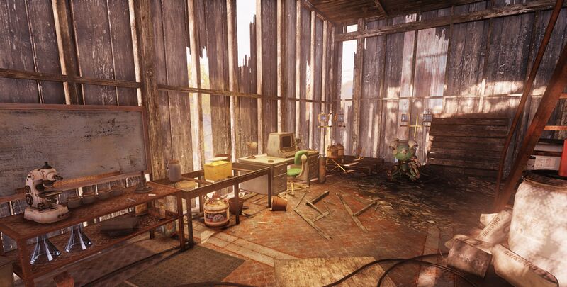 Fichier:FO76 Silva Homestead (storage inside).jpg