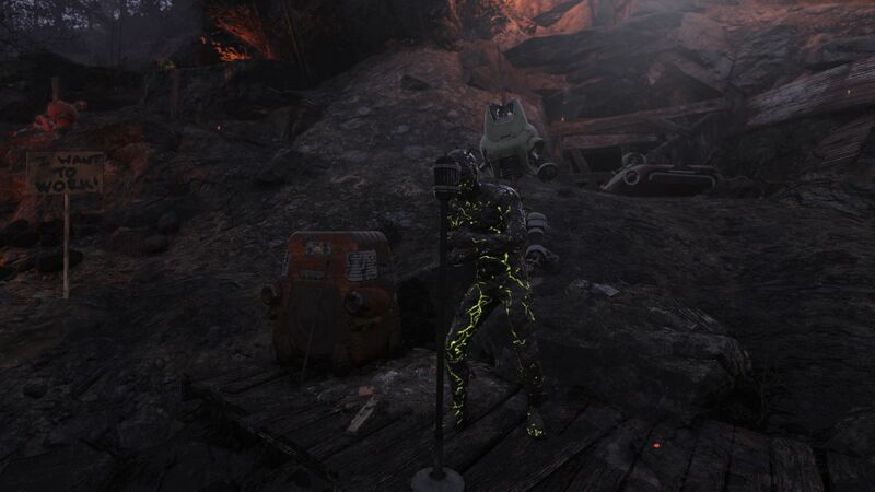 Fichier:FO76 Striker Row 03.jpg
