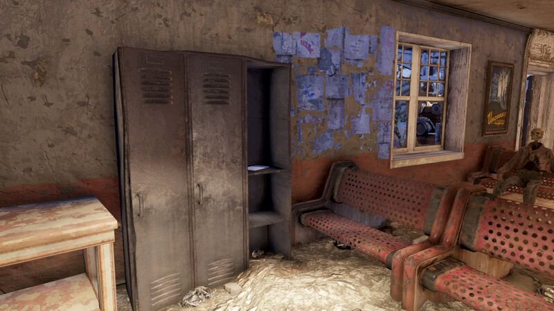 Fichier:FO76 Sutton station (The Herald supports Quinn Carter).jpg