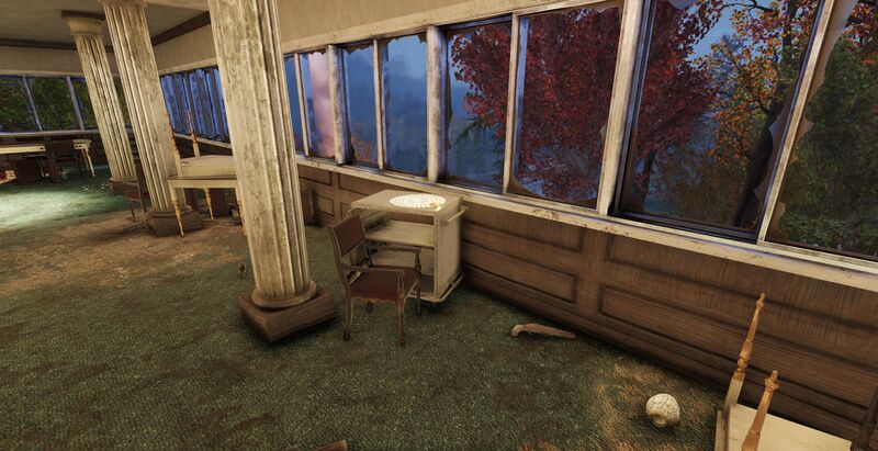 Fichier:FO76 The Whitespring golf club (They're coming).jpg