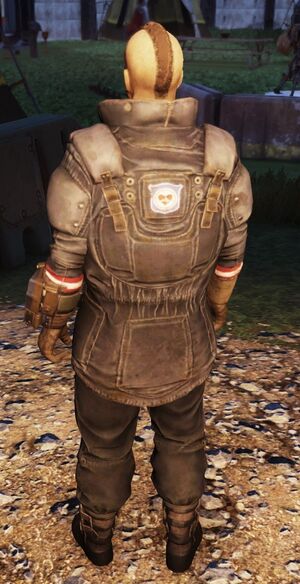 FO76 Veste rembourrée des Samaritains, dos.jpg