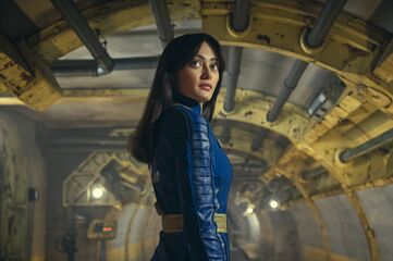 Lucy MacLean (Ella Purnell et Luciana VanDette)