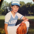 Jeune joueur de baseball légionnaire